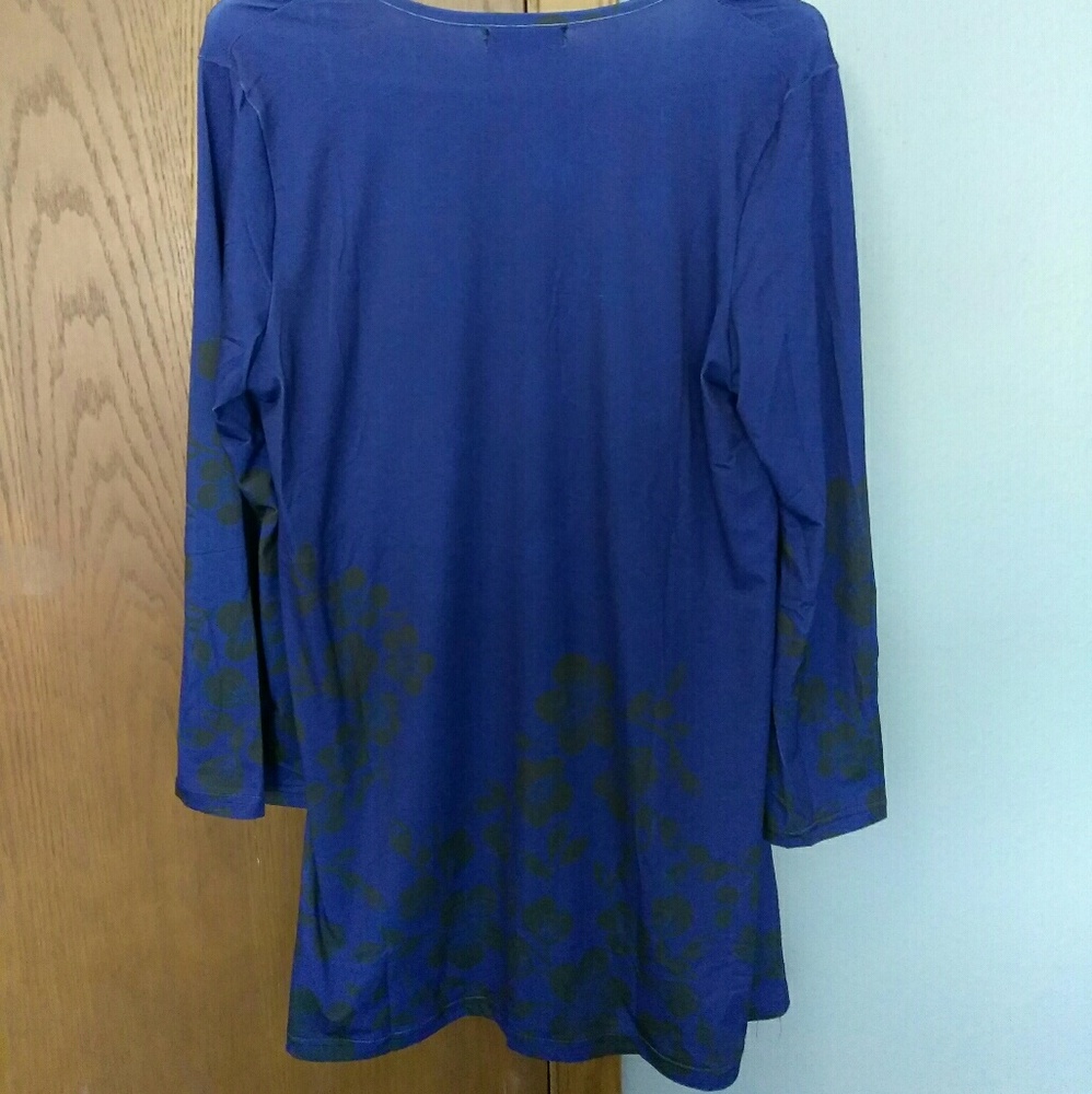 Blue and Black Floral Tunic - Picture 8 of 8